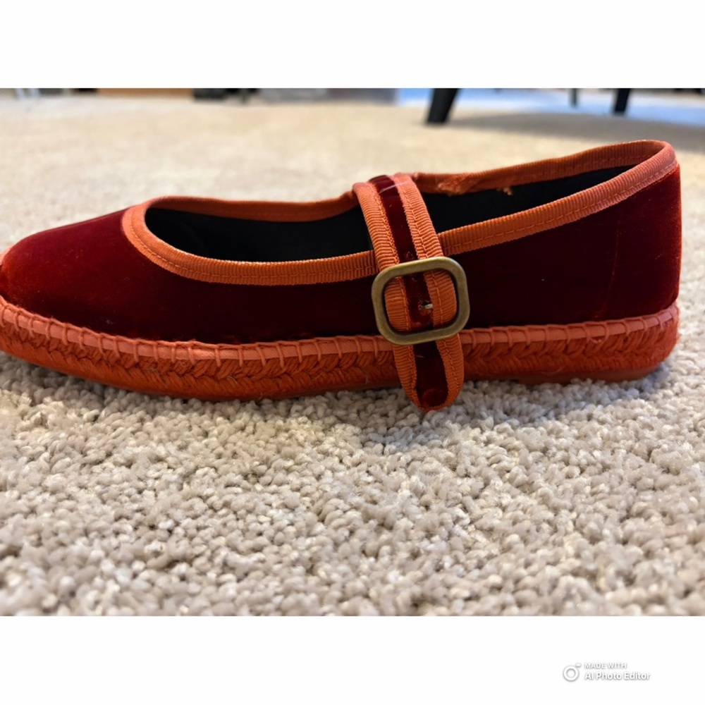 BNWT- Penelope Chilvers velvet espadrilles